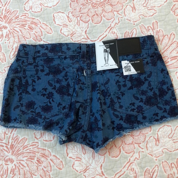 Volcom High Voltage Cut Off Short - Picture 3 of 5